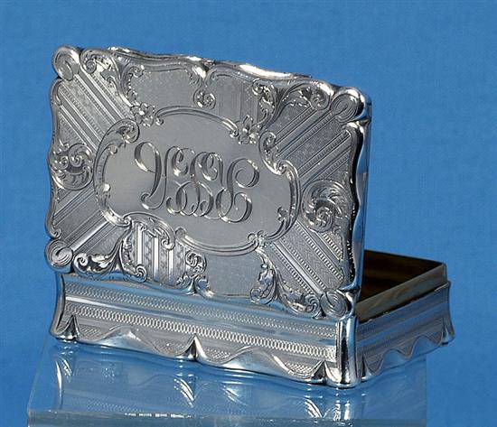 An early Victorian engine turned silver table snuff box, by Edward Smith, Length 92mm. Weight 5.6oz/176grms